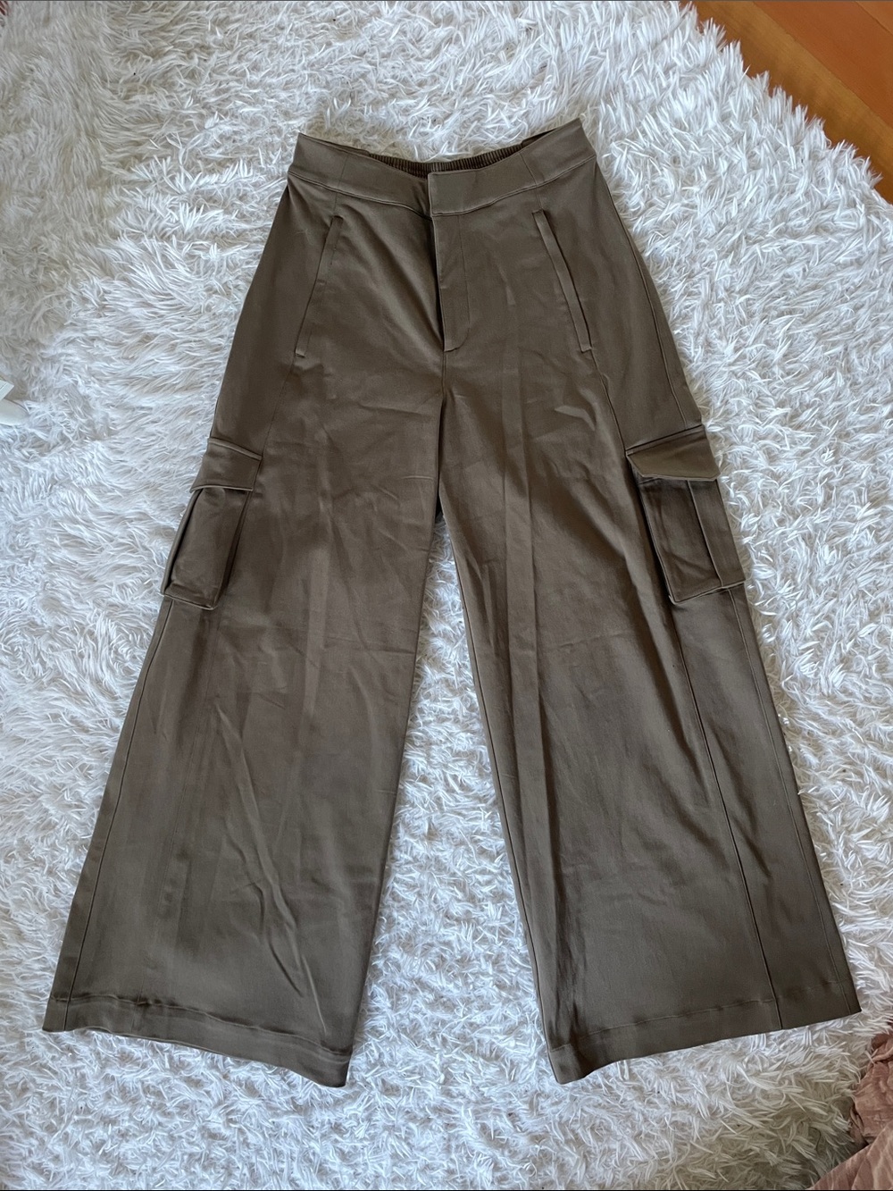 ALO Yoga Olive Green Wide Leg Cargo Pants